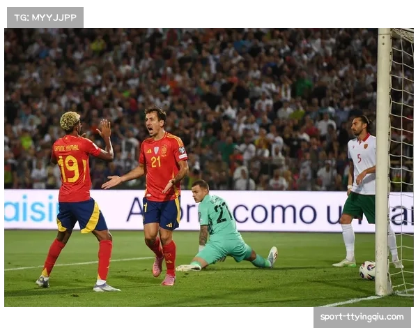 镜头之外：国家联赛保加利亚站，志愿者与球员的趣味互动瞬间